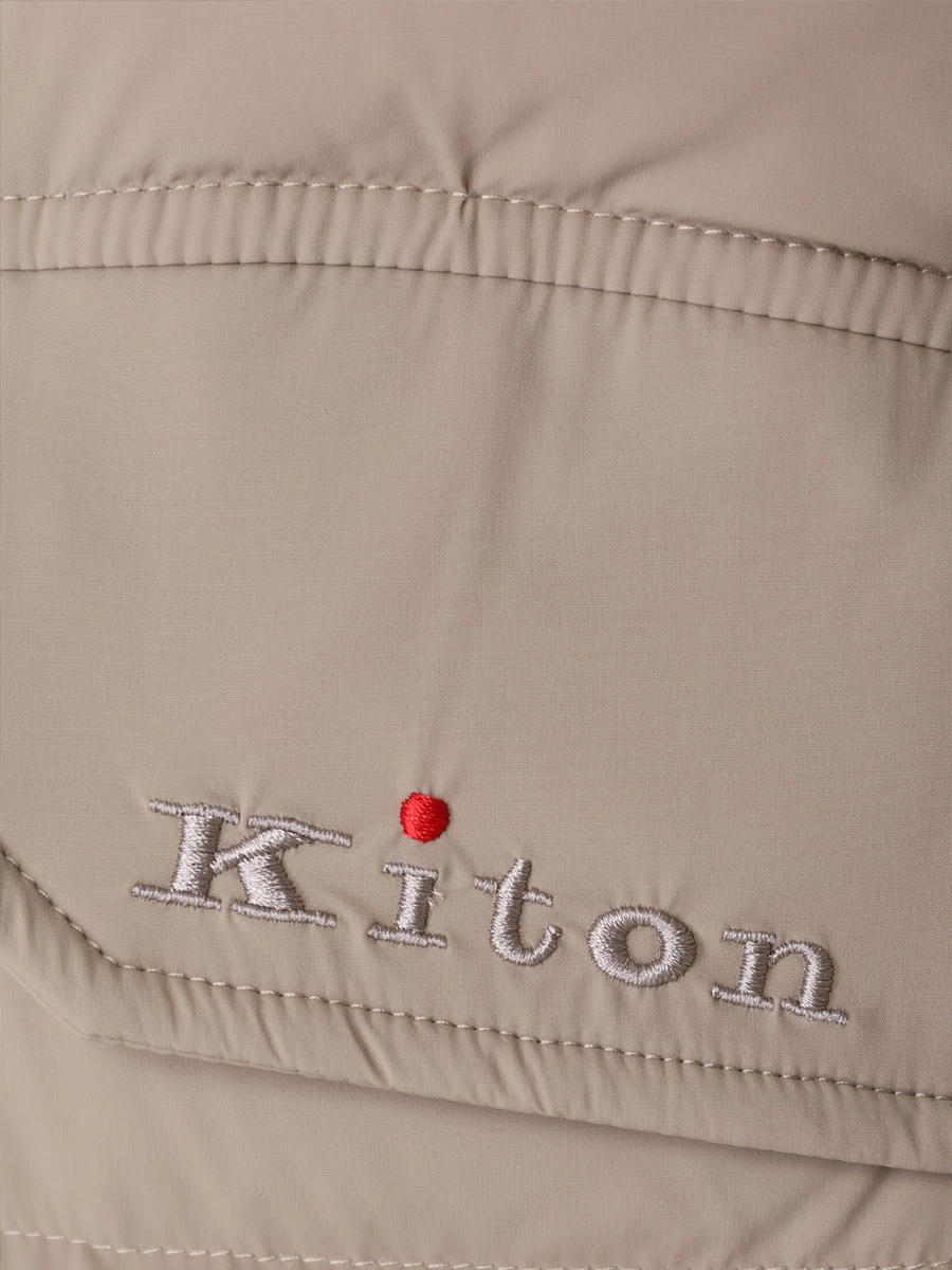 Пуховик стеганый KITON UW1272V0390B01001 Бежевый  Фото 6