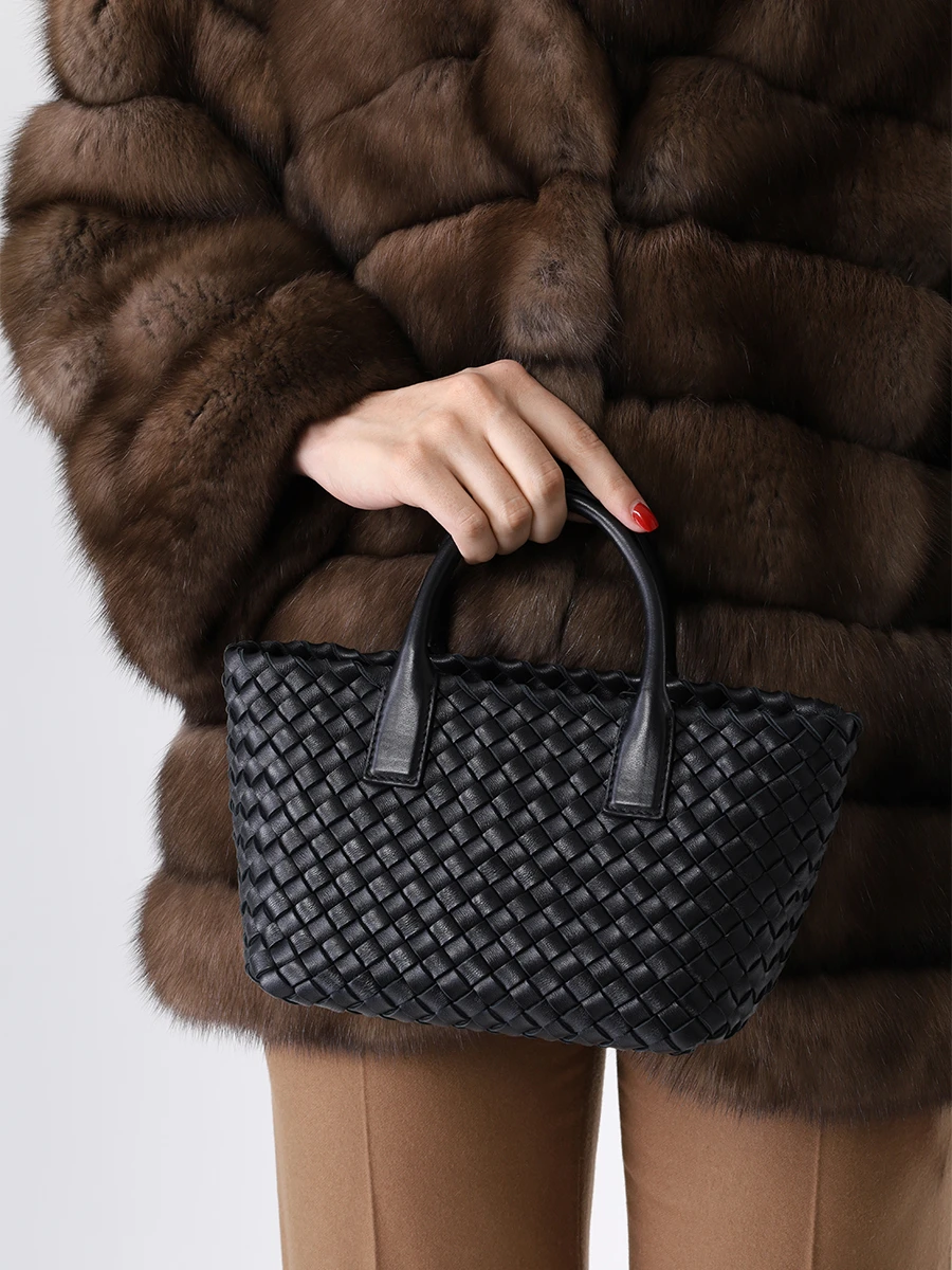 Сумка кожаная Mini Cabat BOTTEGA VENETA 709464V1OW1 8425 Черный  Фото 2