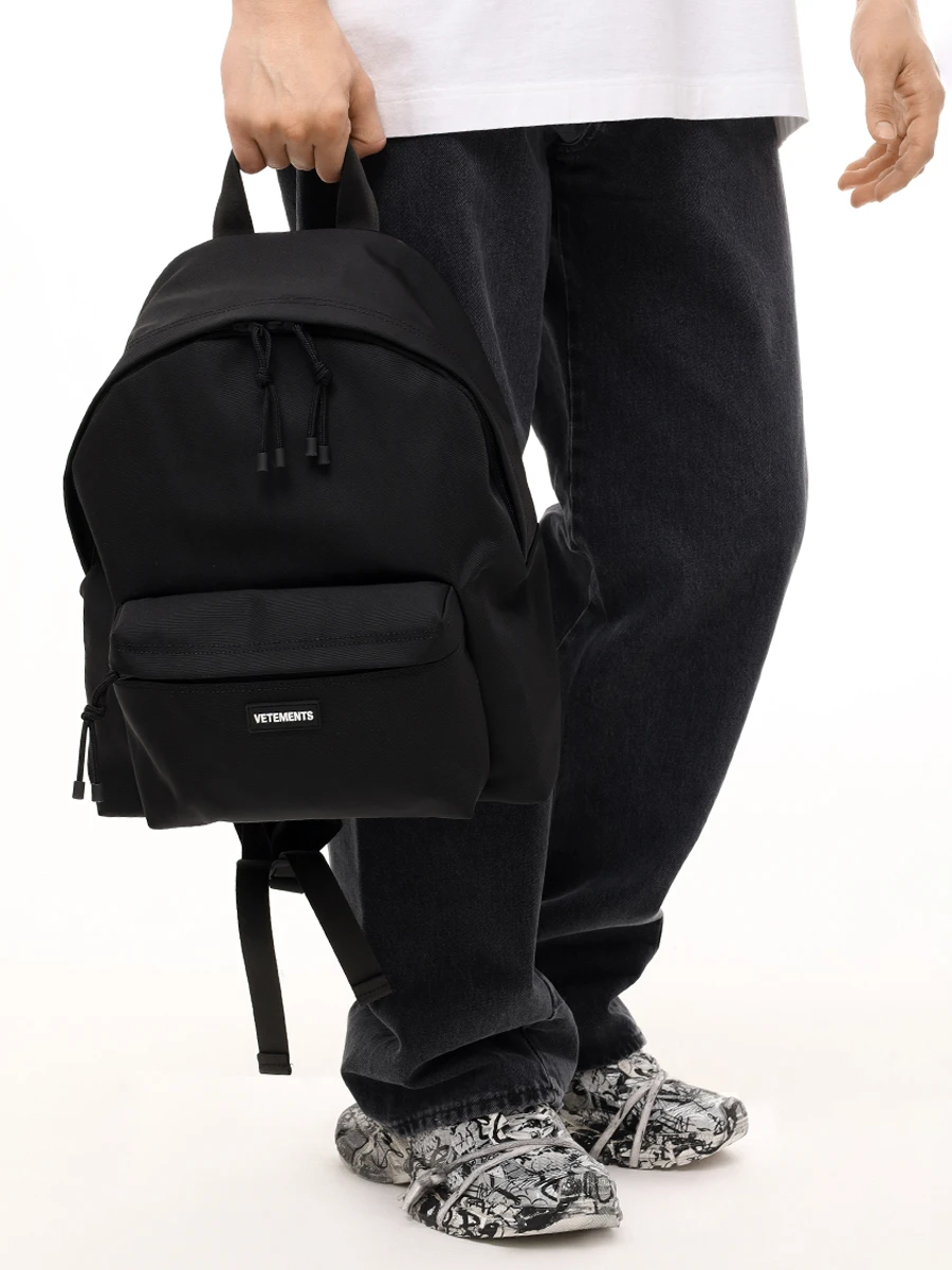 Рюкзак текстильный VETEMENTS UA65BA120B Черный  Фото 2