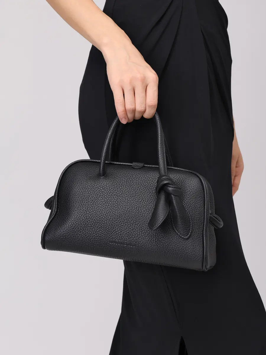 Сумка кожаная Le Petit Turismo JACQUEMUS 251BA4163216 990 Черный  Фото 2