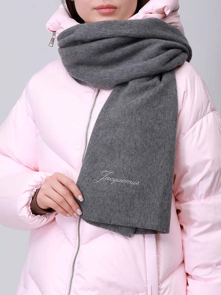 Шарф из шерсти и кашемира JACQUEMUS 25HACU00792AK00290 970 Серый  Фото 2