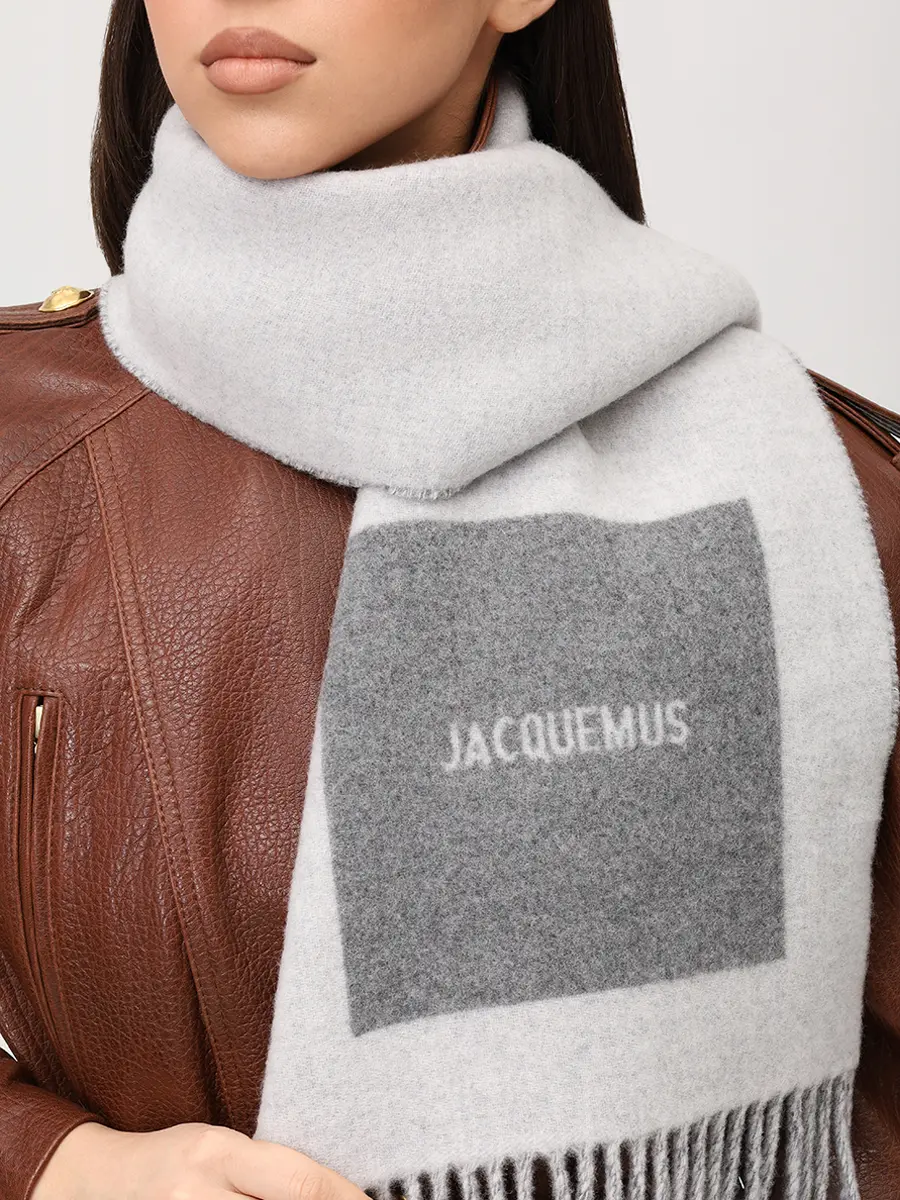 Шарф шерстяной JACQUEMUS 24HACU00579AOT4044 915 Серый  Фото 2