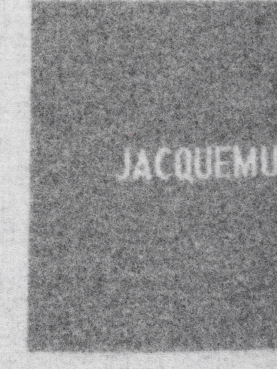 Шарф шерстяной JACQUEMUS 24HACU00579AOT4044 915 Серый  Фото 3