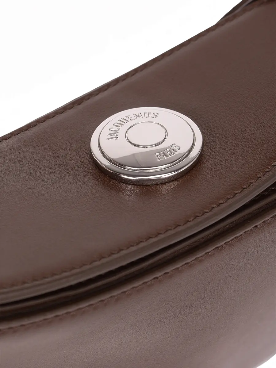 Сумка кожаная La Pochette Ovalo JACQUEMUS 25HBAW00444AC18A08 890 Коричневый  Фото 5
