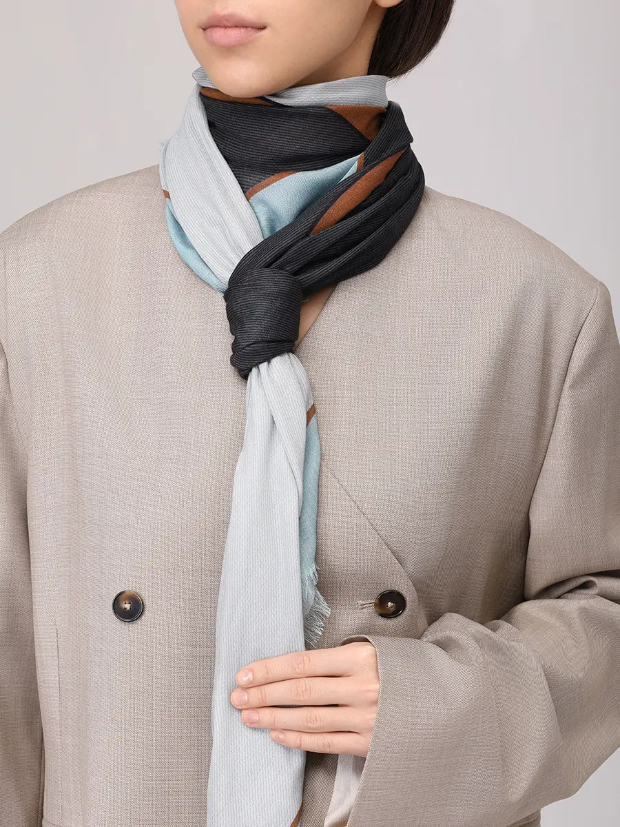 Платок из вискозы и шерсти COCCINELLE E7 SKX 33 01 01/M25 Голубой  Фото 2