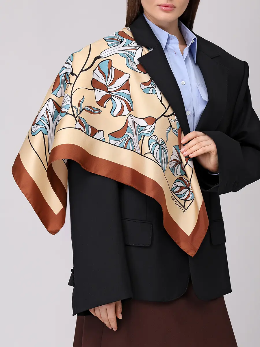 Платок шелковый COCCINELLE E7 TNZ 38 01 01/M31 Бежевый  Фото 2