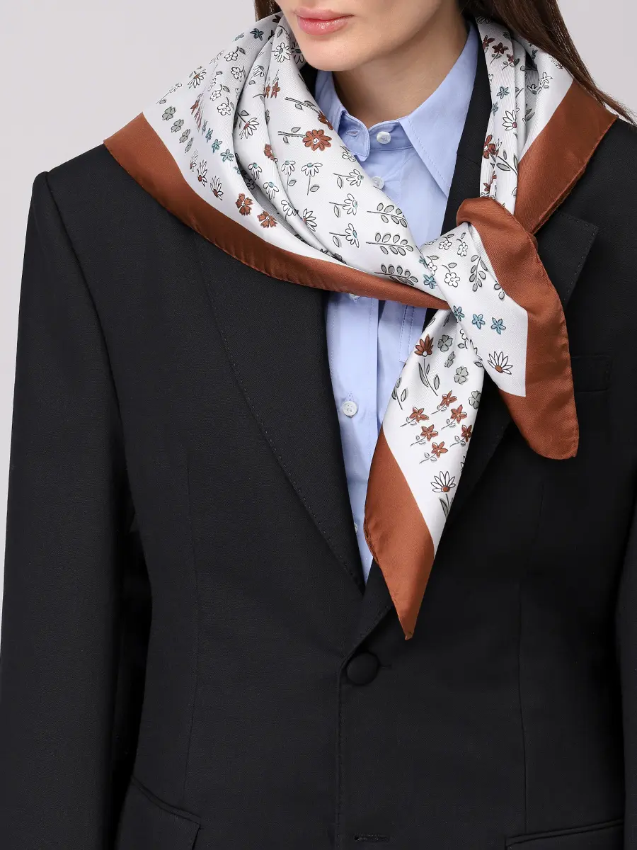 Платок шелковый COCCINELLE E7 TNY 38 01 01/M21 Белый  Фото 2